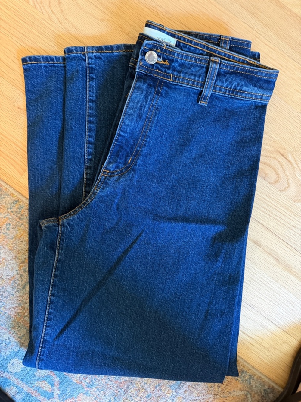 Women’s wide leg jeans
Washed
Never worn